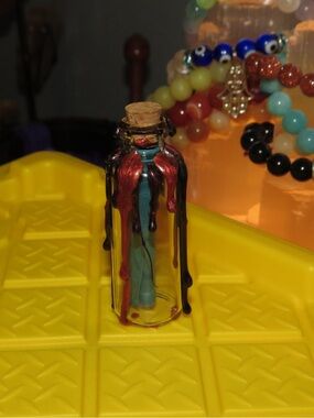 Vampires Kiss Potion Bottle